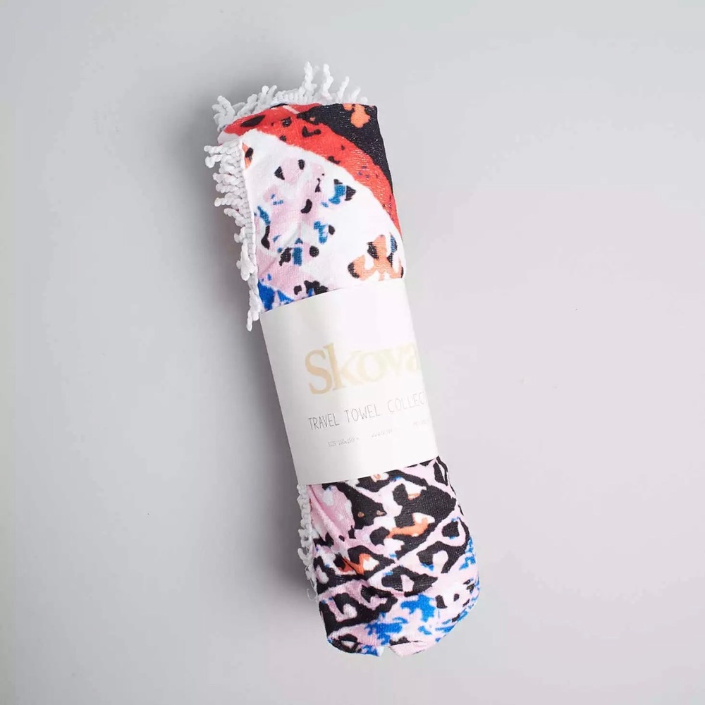 Skova Luxurious Towel from Rachel Zoe Box of Style - Picture 3 of 7